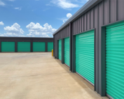 Commercial storage building