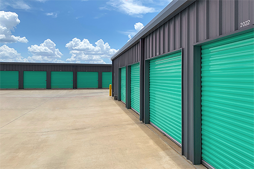Commercial storage building